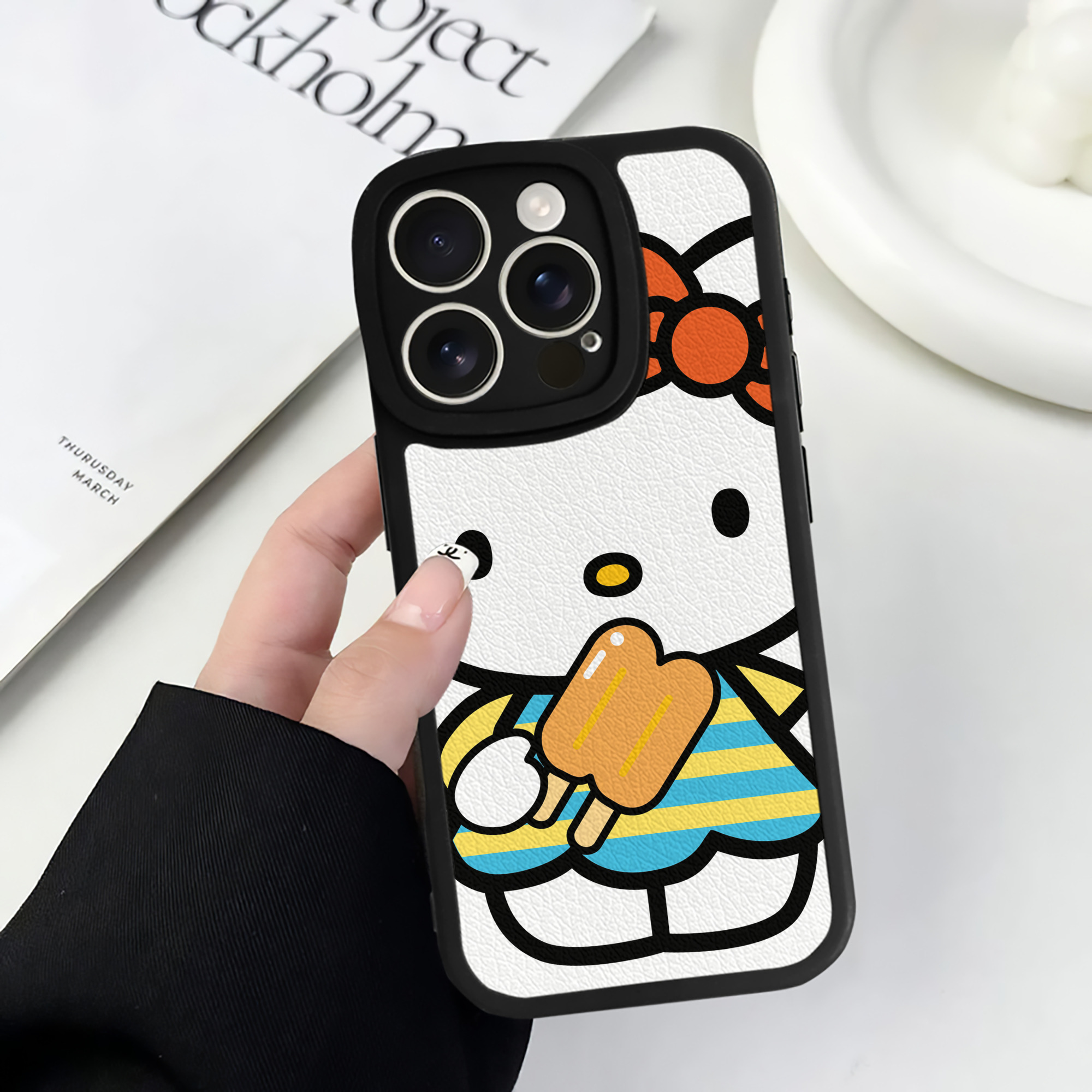 （画像用） Hello Kitty ハローキティ 【iPhone 16シリーズ対応】シリコンスマホケース（レザー調） 材質：シリコン
